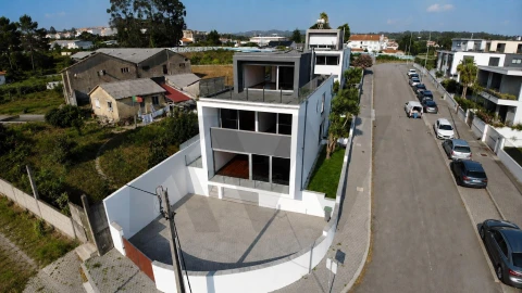 Moradia T5 para Venda em São Felix da Marinha