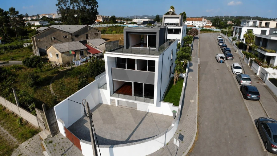 Moradia T5 para Venda em São Felix da Marinha