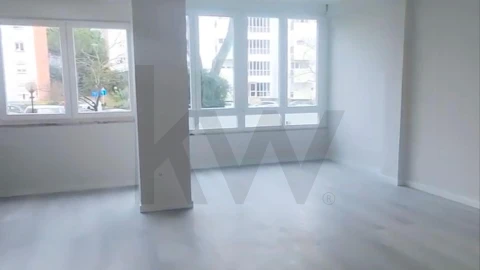 Apartamento T2 para Venda em Oeiras e São Julião da Barra, Paço de Arcos e Caxias