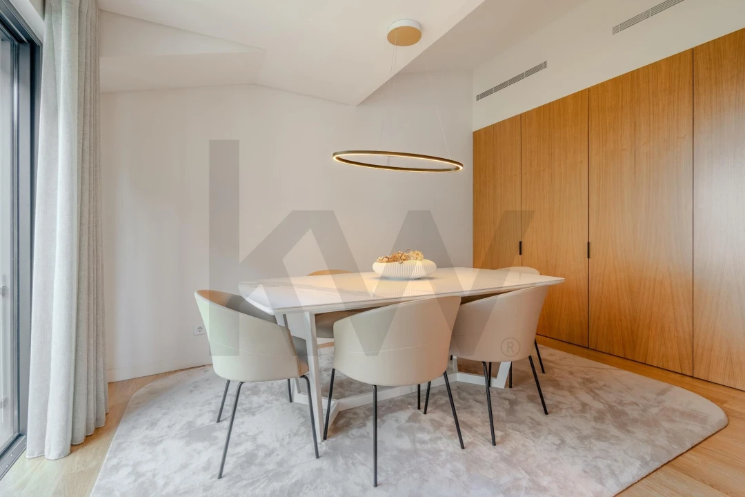 Apartamento T4 para Arrendamento em Campo de Ourique Foto 9
