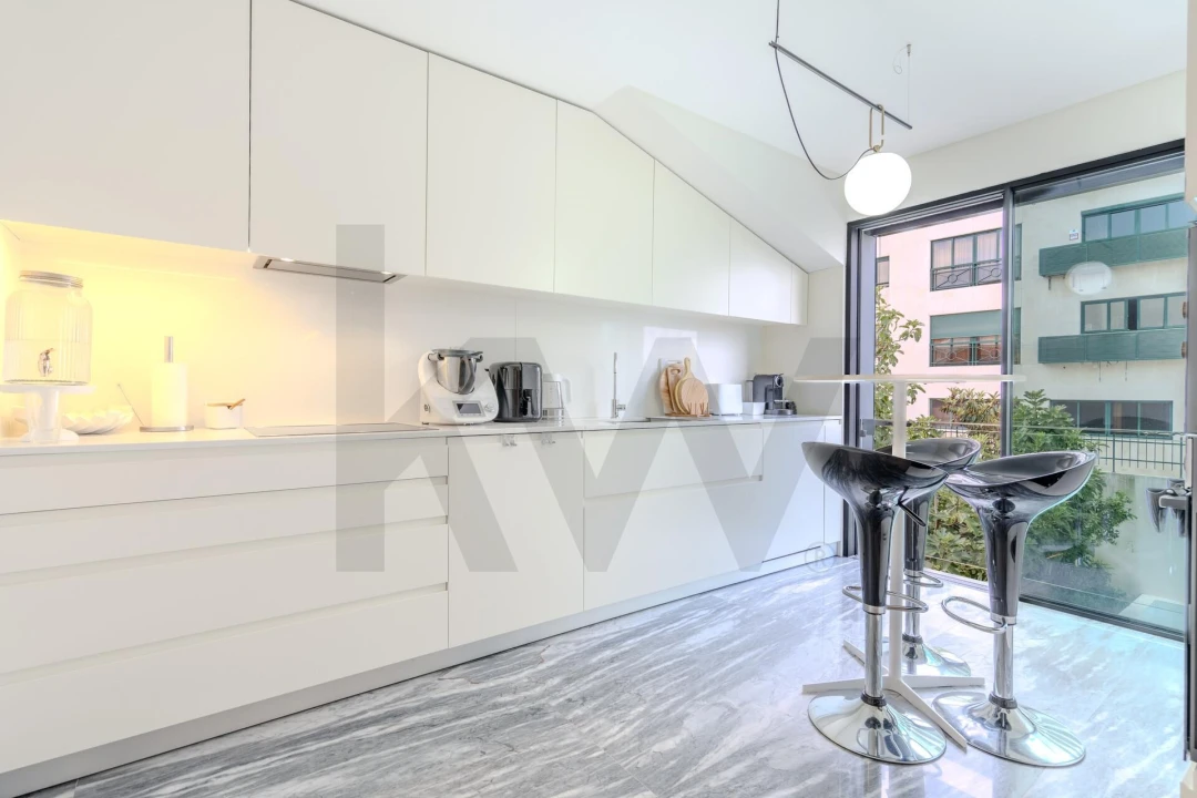 Apartamento T4 para Arrendamento em Campo de Ourique Foto 15
