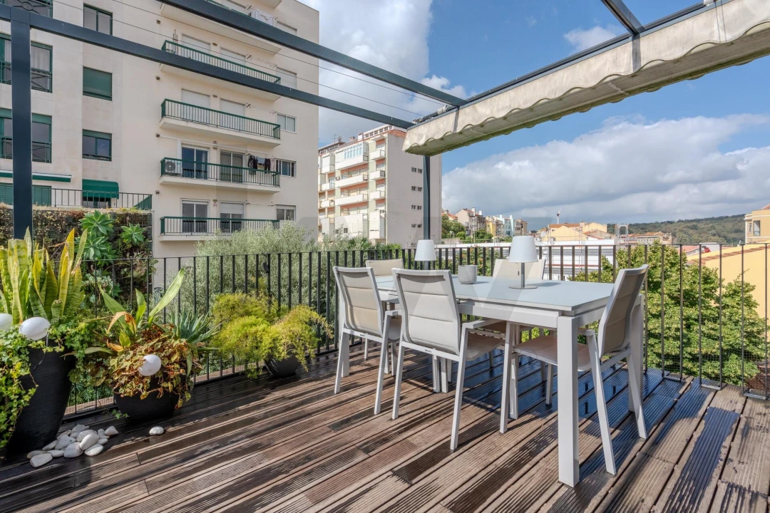 Apartamento T4 para Arrendamento em Campo de Ourique Foto 5