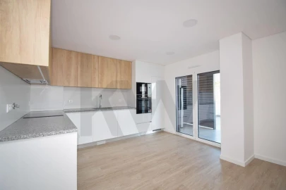 Apartamento T2 para Arrendamento em Ramada e Caneças