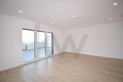 Apartamento T2 para Arrendamento em Ramada e Caneças