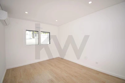 Apartamento T2 para Arrendamento em Ramada e Caneças