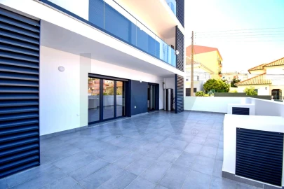 Apartamento T2 para Arrendamento em Ramada e Caneças