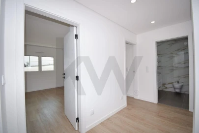 Apartamento T2 para Arrendamento em Ramada e Caneças
