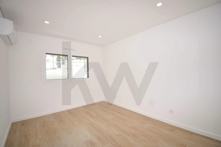 Apartamento T2 para Arrendamento em Ramada e Caneças Foto 14