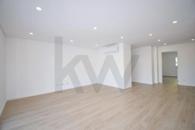 Apartamento T2 para Arrendamento em Ramada e Caneças Foto 13