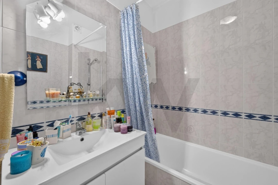 Apartamento T2 para Venda em Caniço Foto 14