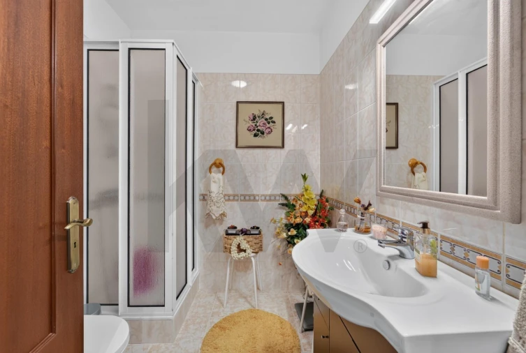 Apartamento T2 para Venda em Caniço Foto 12