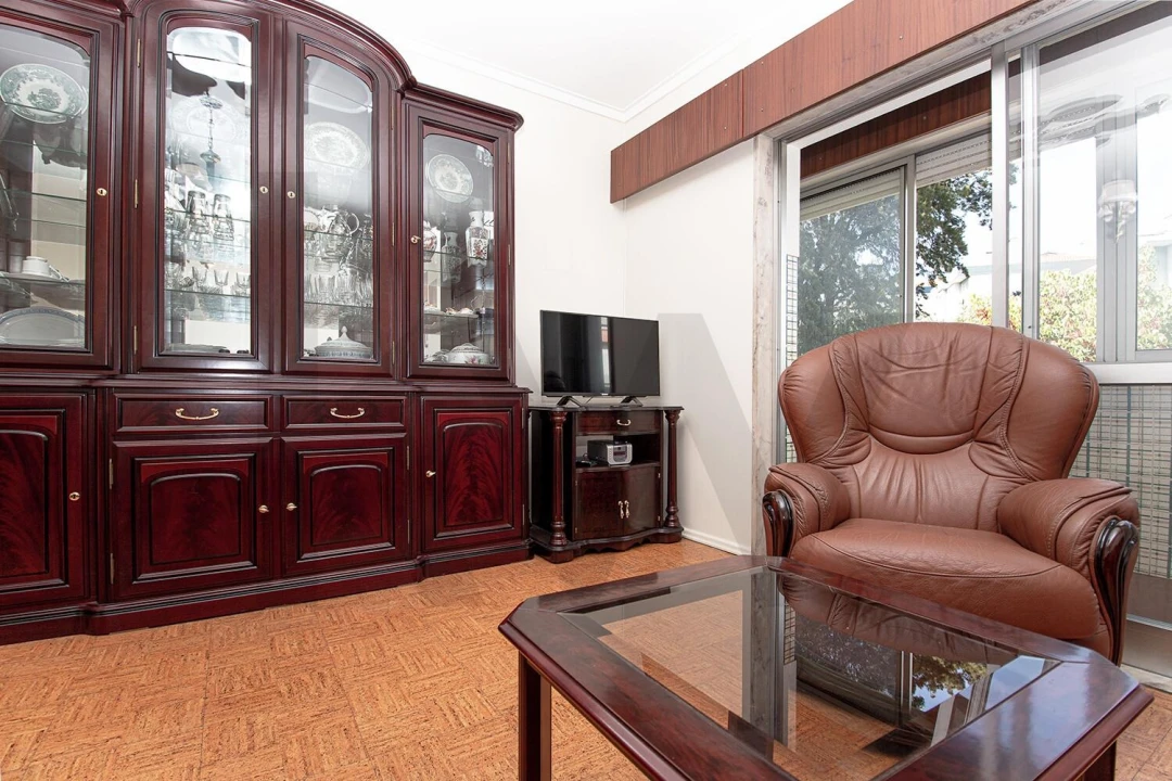 Apartamento T2 para Venda em Algés, Linda-A-Velha e Cruz Quebrada-Dafundo Foto 3