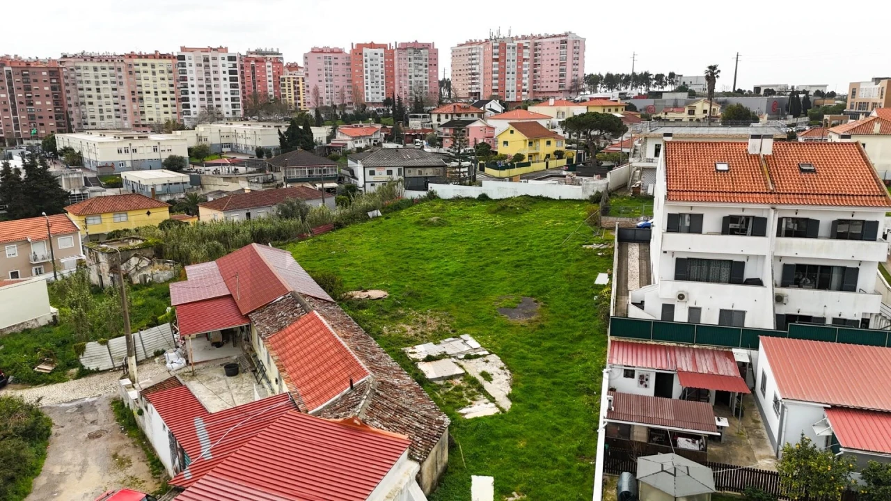 Terreno para Venda em Cacém e São Marcos Foto 4