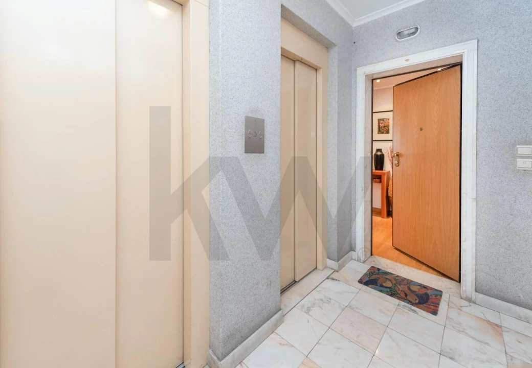 Apartamento T3 para Venda em Carnaxide e Queijas Foto 2