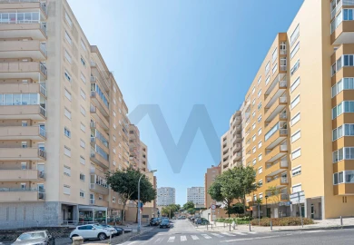 Apartamento T3 para Venda em Carnaxide e Queijas