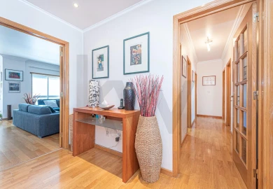 Apartamento T3 para Venda em Carnaxide e Queijas