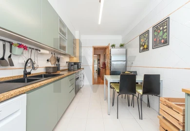 Apartamento T3 para Venda em Carnaxide e Queijas