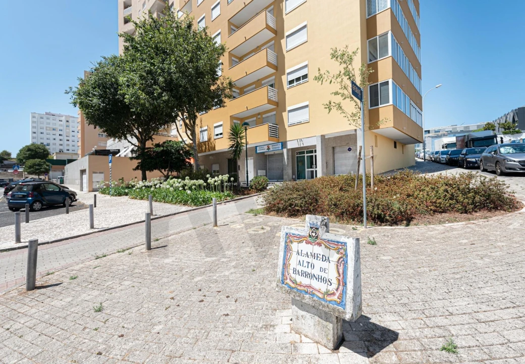 Apartamento T3 para Venda em Carnaxide e Queijas Foto 36
