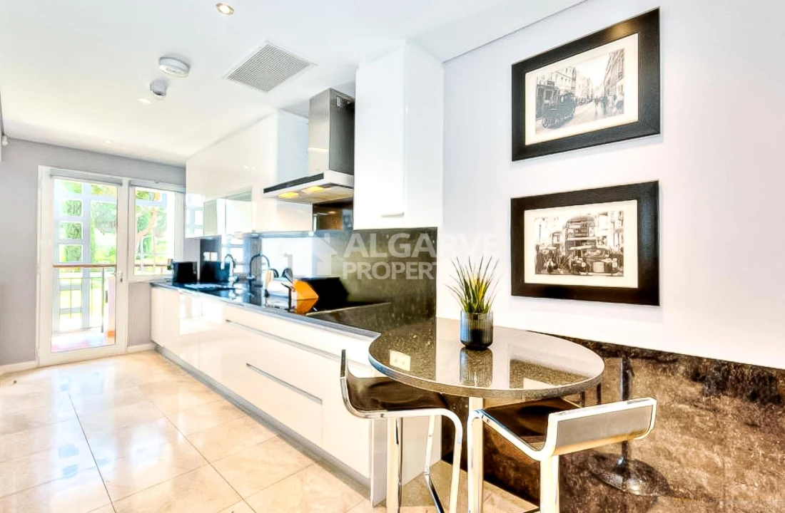 Apartamento T2 para Venda em Quarteira Foto 3
