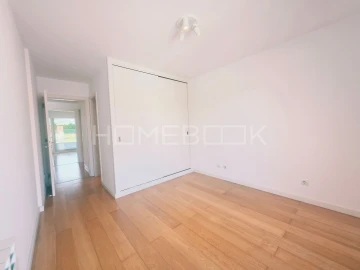 Apartamento T3 para Arrendamento em Carcavelos e Parede