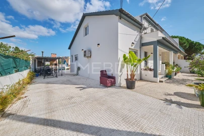 Apartamento T4 para Venda em Charneca de Caparica e Sobreda
