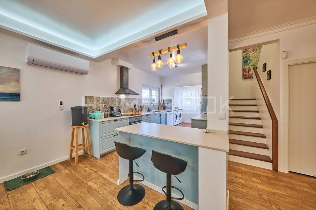 Apartamento T4 para Venda em Charneca de Caparica e Sobreda Foto 2