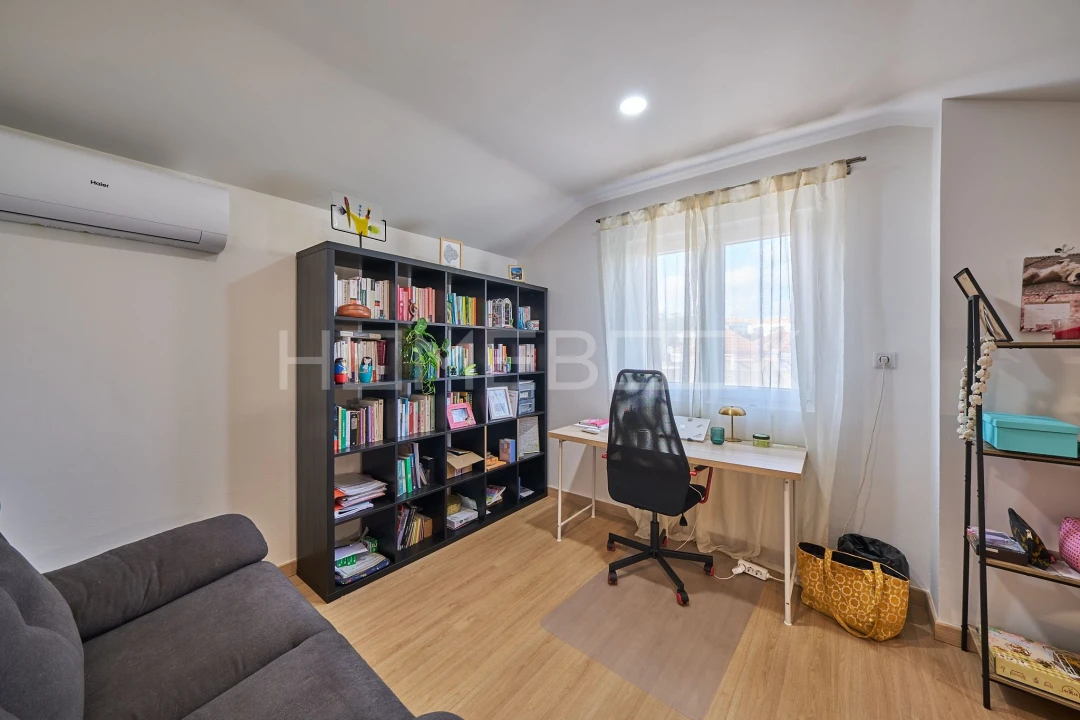 Apartamento T4 para Venda em Charneca de Caparica e Sobreda Foto 16