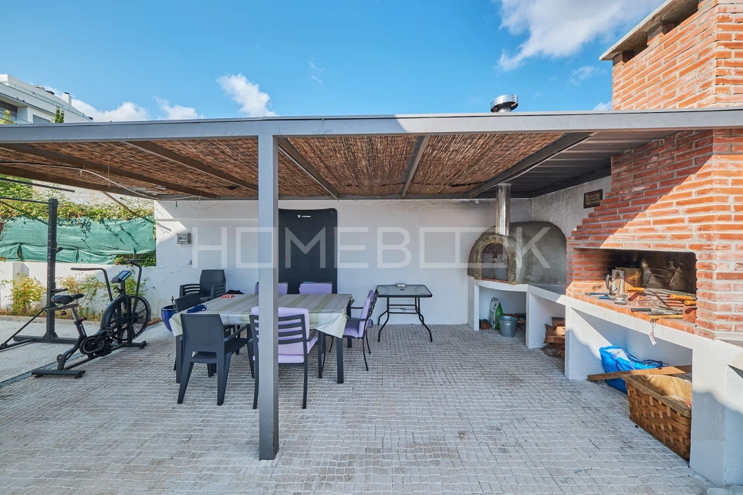 Apartamento T4 para Venda em Charneca de Caparica e Sobreda Foto 28