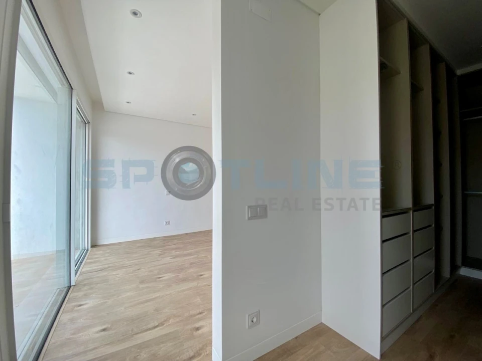 Moradia T4 para Venda em Corroios Foto 17