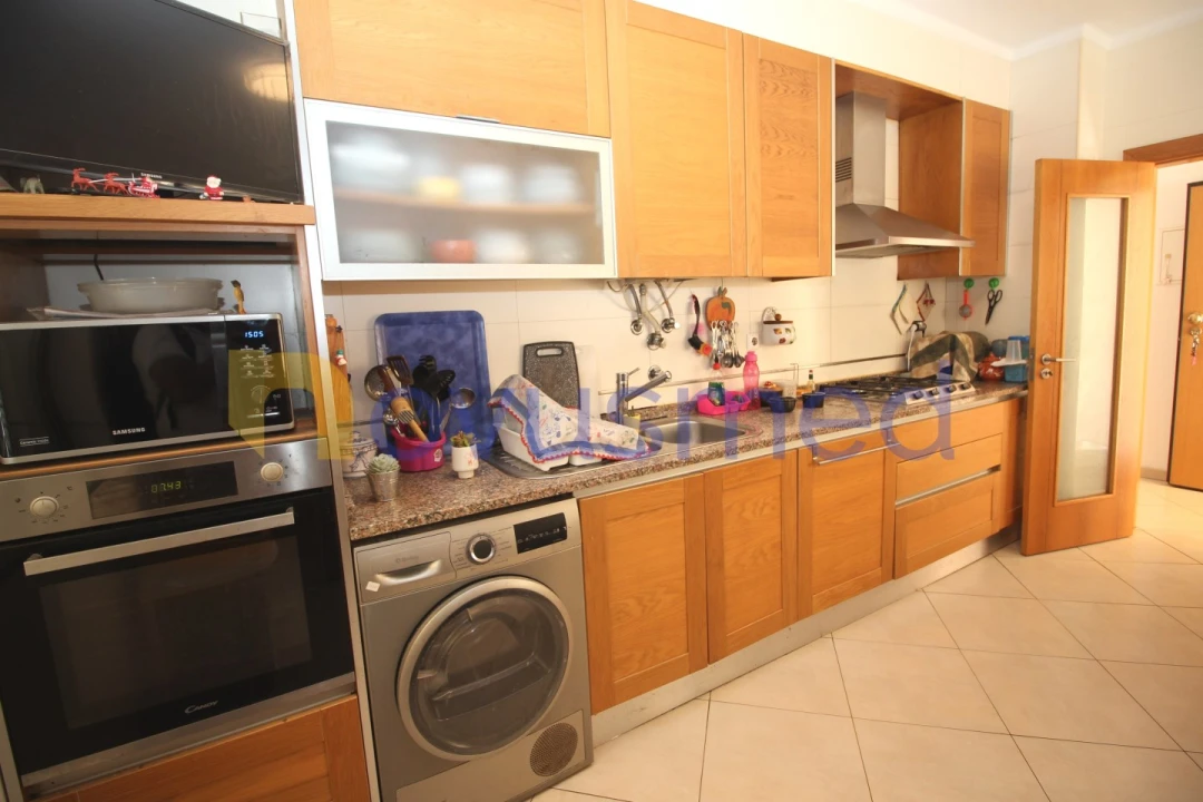Apartamento T4 para Venda em Portimão Foto 5