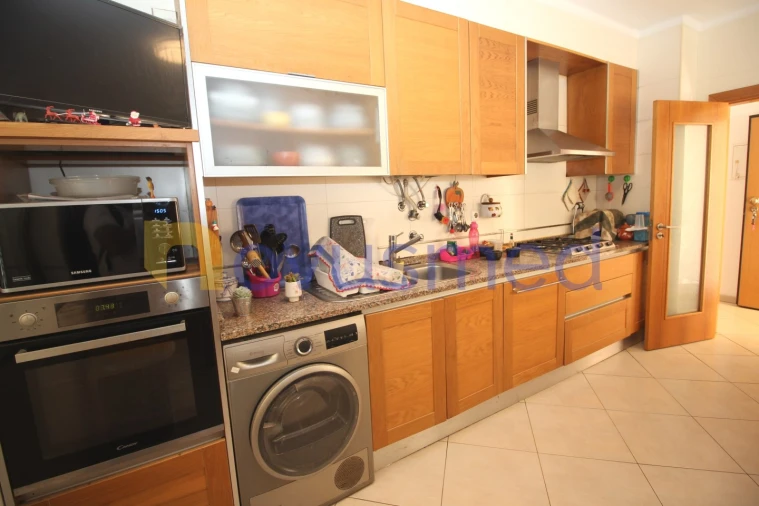 Apartamento T4 para Venda em Portimão Foto 5