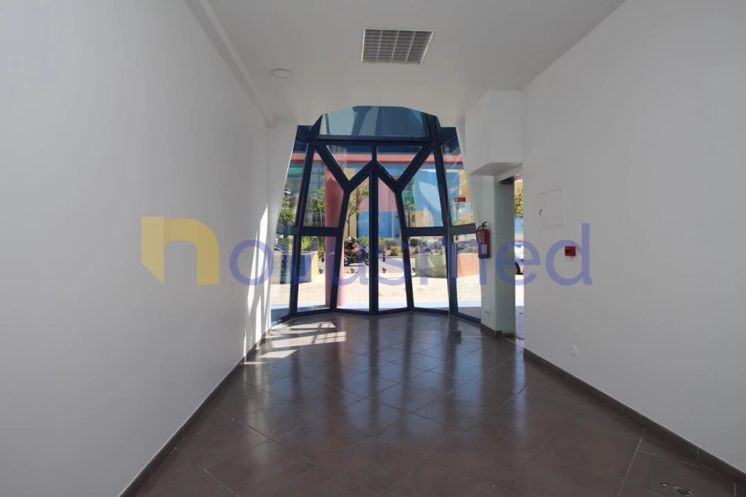 Loja para Arrendamento em Albufeira e Olhos de Água Foto 7