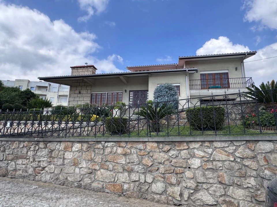 Moradia T4 para Venda em Varzea Foto 3