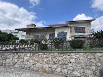 Moradia T4 para Venda em Varzea