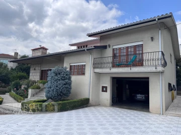 Moradia T4 para Venda em Varzea