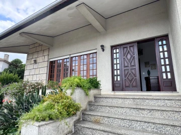 Moradia T4 para Venda em Varzea
