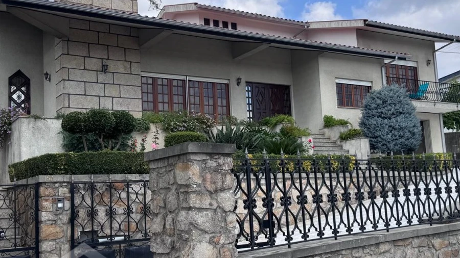 Moradia T4 para Venda em Varzea