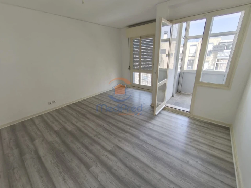 Apartamento T3 para Venda em Santo António dos Cavaleiros e Frielas Foto 1
