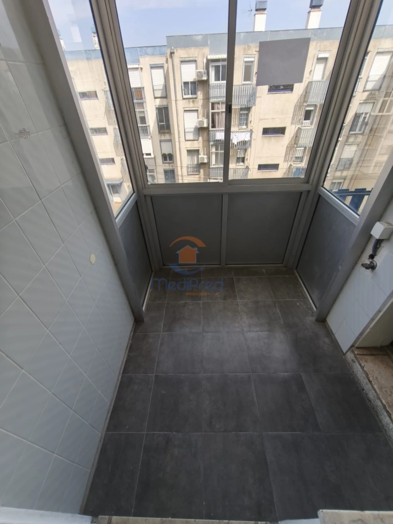 Apartamento T3 para Venda em Santo António dos Cavaleiros e Frielas Foto 2