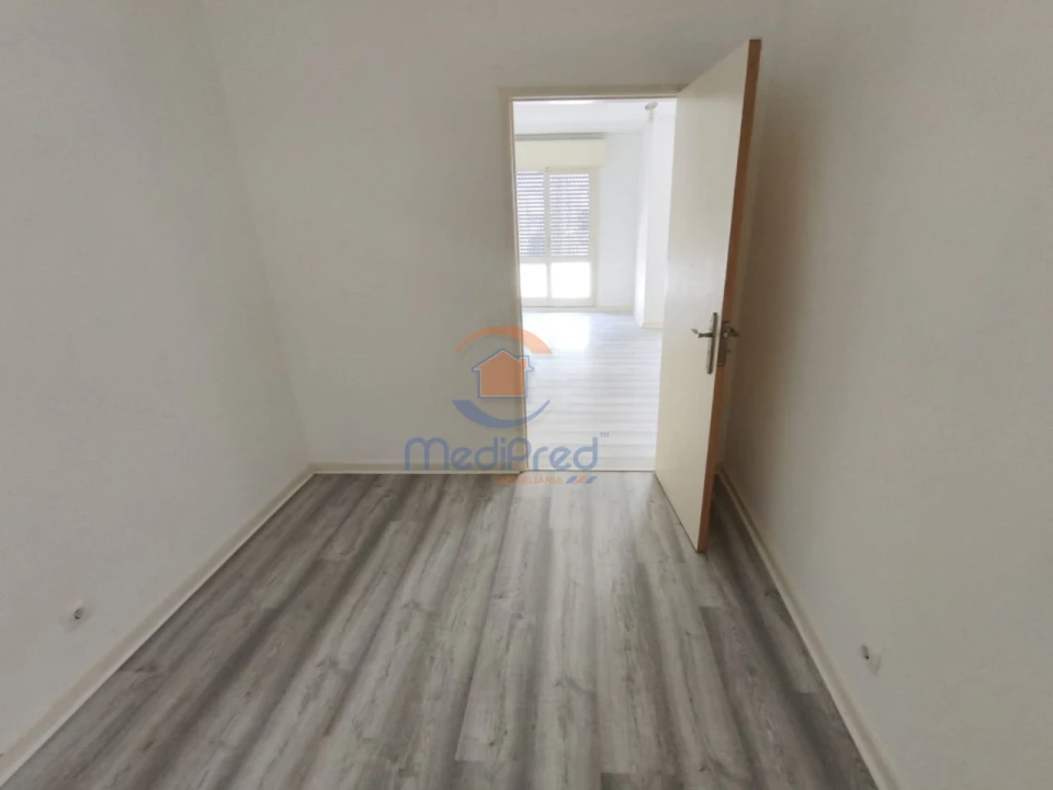 Apartamento T3 para Venda em Santo António dos Cavaleiros e Frielas Foto 9