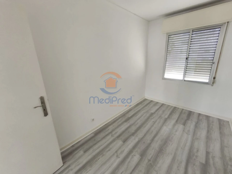 Apartamento T3 para Venda em Santo António dos Cavaleiros e Frielas Foto 10