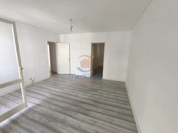 Apartamento T3 para Venda em Santo António dos Cavaleiros e Frielas