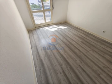 Apartamento T3 para Venda em Santo António dos Cavaleiros e Frielas