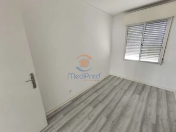 Apartamento T3 para Venda em Santo António dos Cavaleiros e Frielas