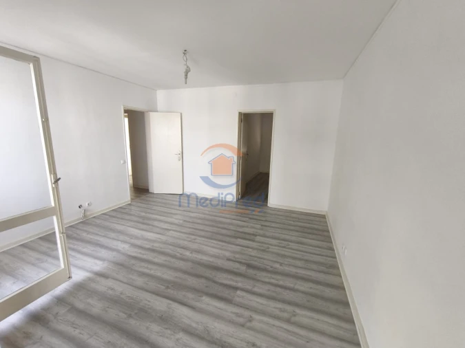 Apartamento T3 para Venda em Santo António dos Cavaleiros e Frielas Foto 3