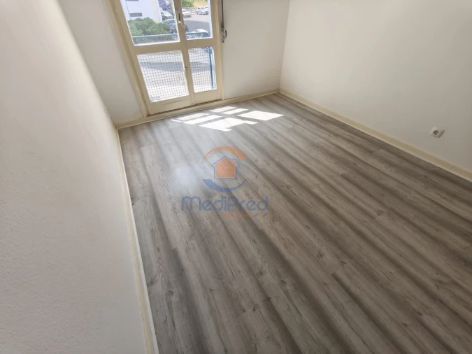 Apartamento T3 para Venda em Santo António dos Cavaleiros e Frielas Foto 8
