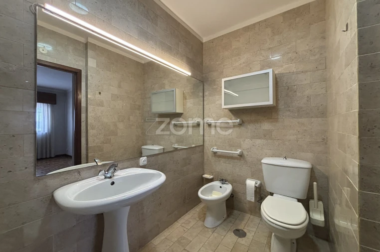 Apartamento T2 para Arrendamento em Cedofeita, Santo Ildefonso, Sé, Miragaia, São Nicolau e Vitória Foto 13