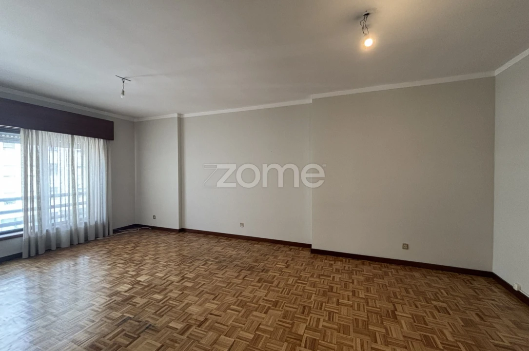 Apartamento T2 para Arrendamento em Cedofeita, Santo Ildefonso, Sé, Miragaia, São Nicolau e Vitória Foto 2
