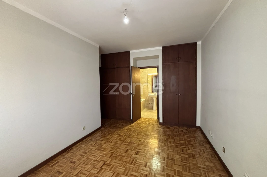 Apartamento T2 para Arrendamento em Cedofeita, Santo Ildefonso, Sé, Miragaia, São Nicolau e Vitória Foto 12