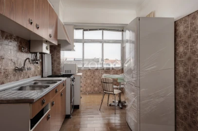 Apartamento T3 para Arrendamento em Charneca de Caparica e Sobreda